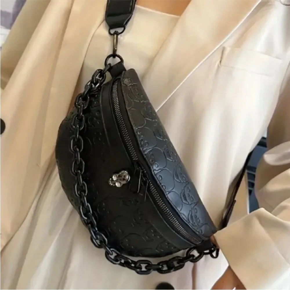 Skull Detail Fanny Pack, Black Skull Crossbody, Black Skull Shoulder Bag - Picture 9 of 12